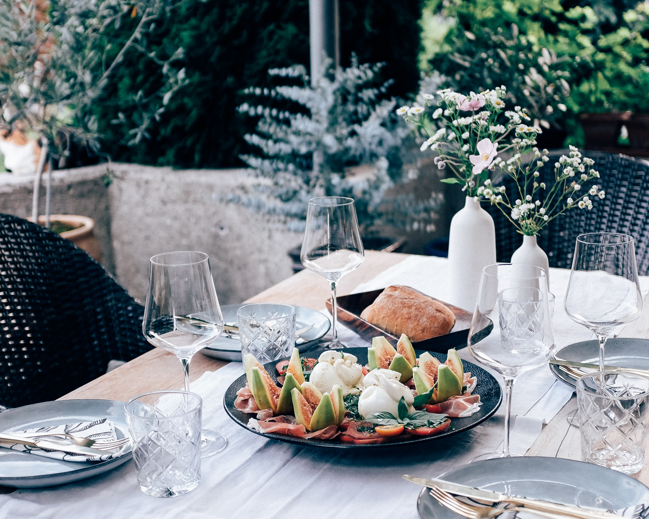 Sommerküche – Nektarinenkuchen & Tomaten und Feigen aus dem Garten für das Abendessen
