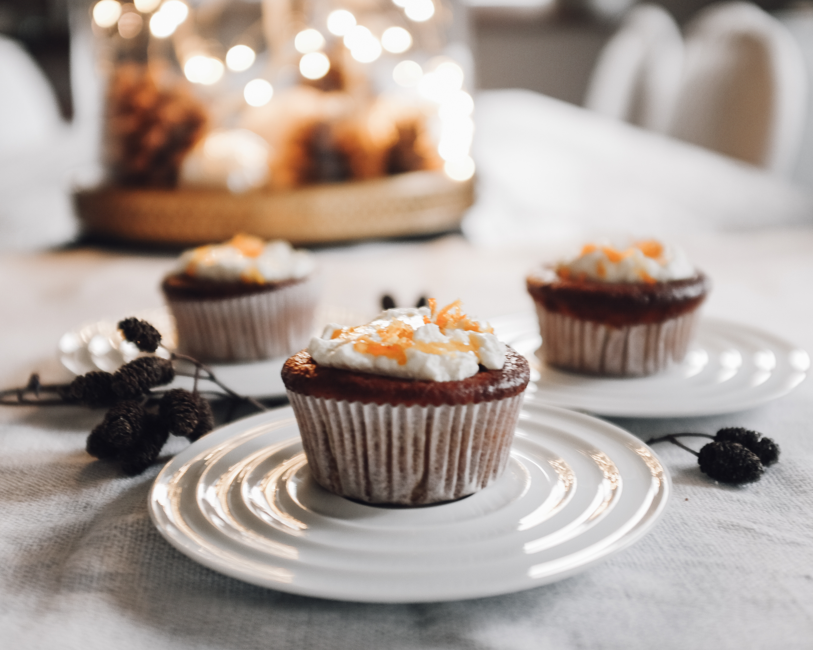 Weihnachtliche Kamindekoration & duftende Orangenküchlein