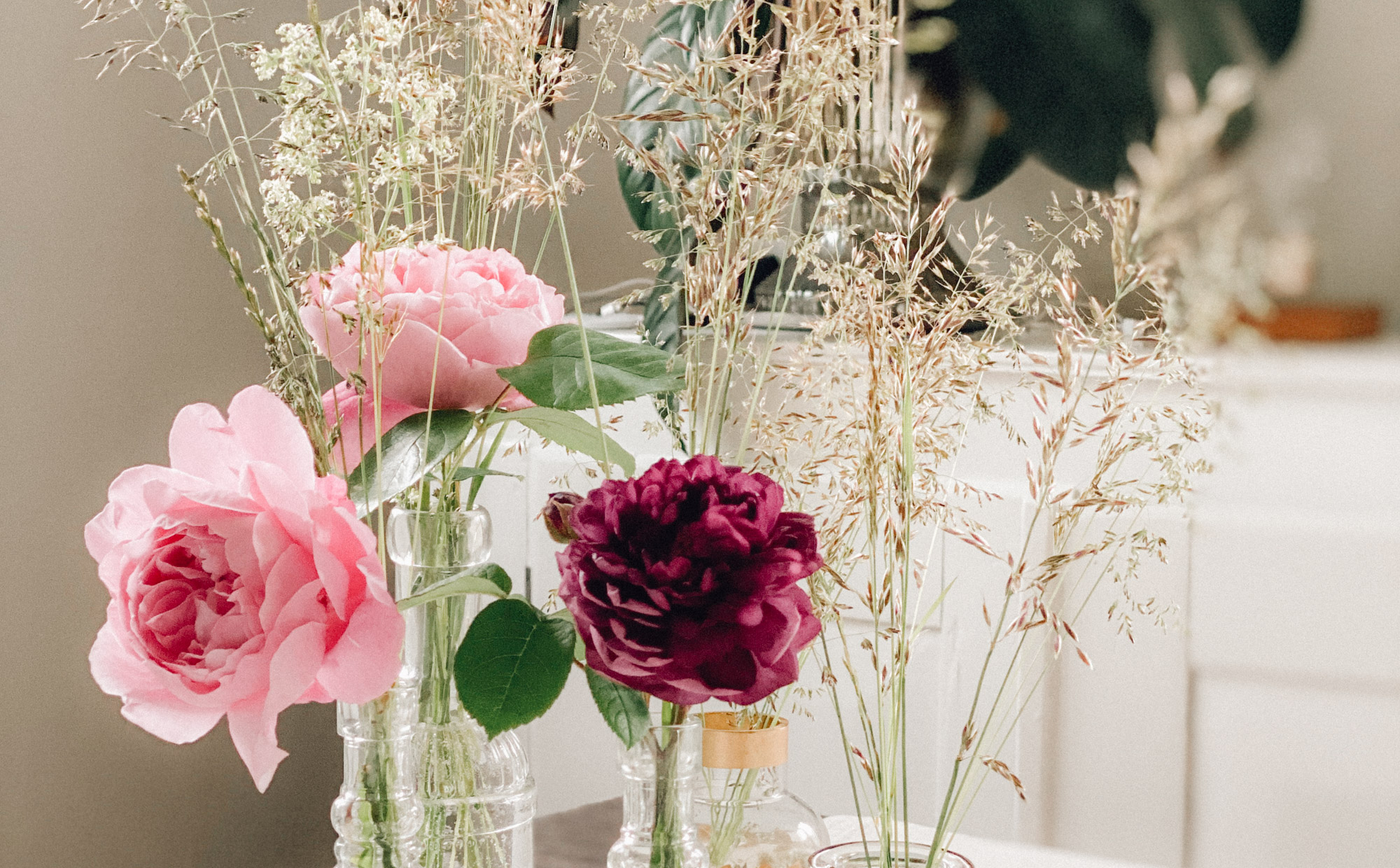 Blumenliebe DIY: Blumen aus Garten und Natur in Vasen arrangieren