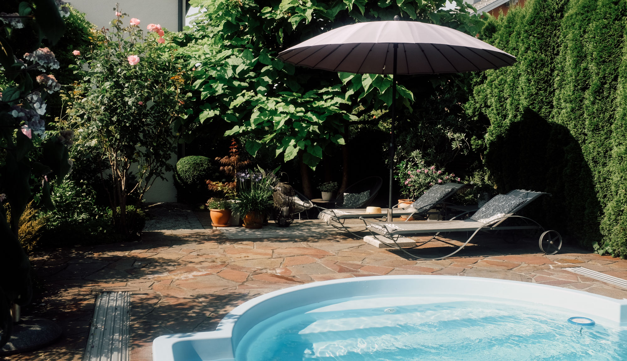 Schön, wenn’s Sommer ist: Ein Tag am Wasser, ein Sommerkleid & Sommerpflege