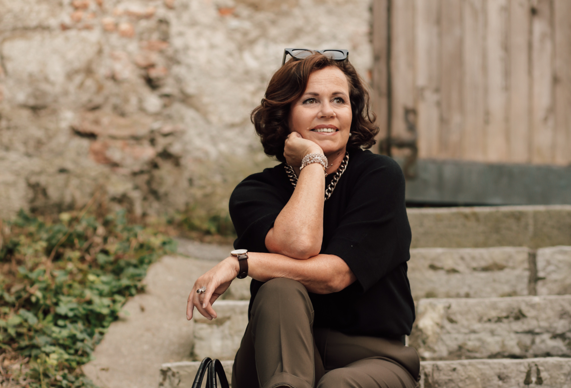 Outfit: Lässig oder feminin, zwei Styles mit derben Schnürboots