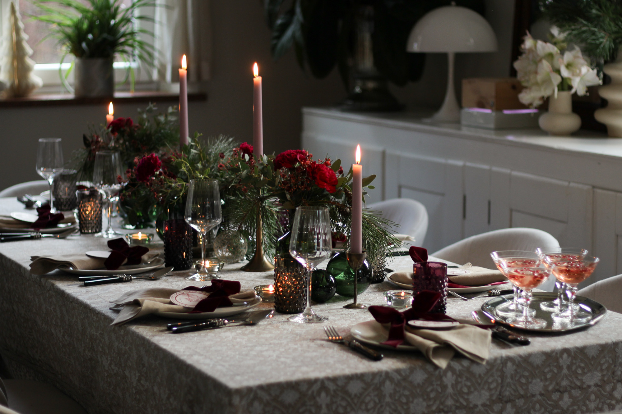 Weihnachtliche Inspiration: Festliche Tischdeko und Adventsmagie